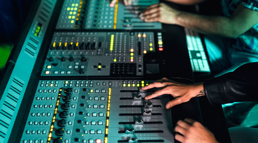 OS-KU Media GmbH Management: Strategic artist representation and entertainment advisory in Germany. We specialize in global career growth, European market entry, and data-driven consultancy for artists and investors. Build your legacy with expert industry leadership.
